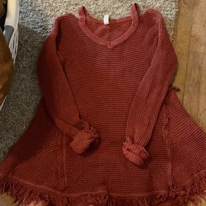 Open shoulder sweater! Great boutique offer